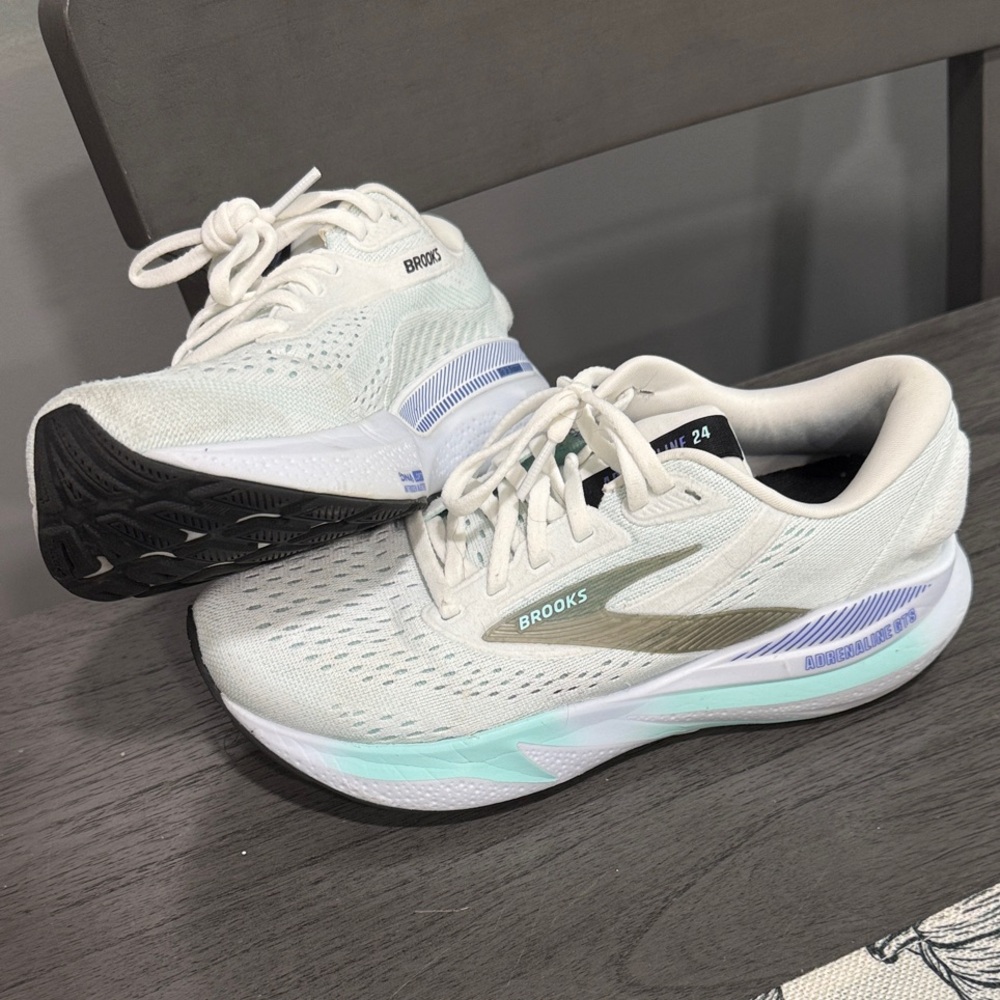 Brooks Women's Adrenaline Shoes size 6.5